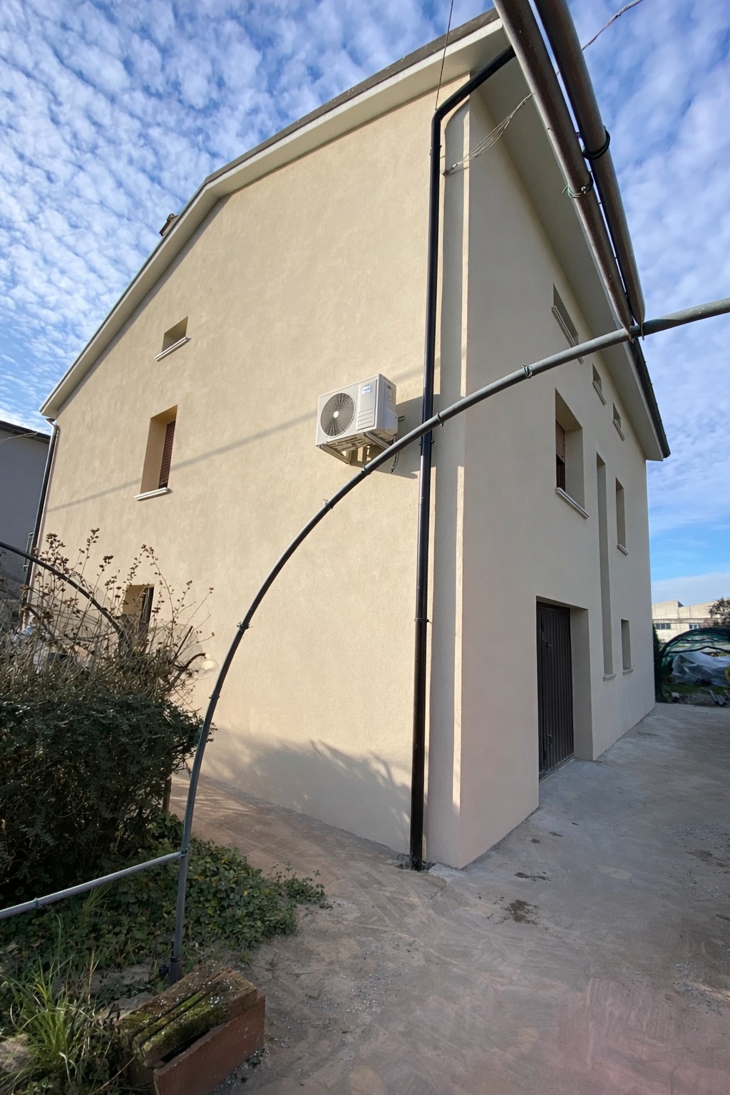 Edificio residenziale completato con cappotto termico in provincia di Brescia