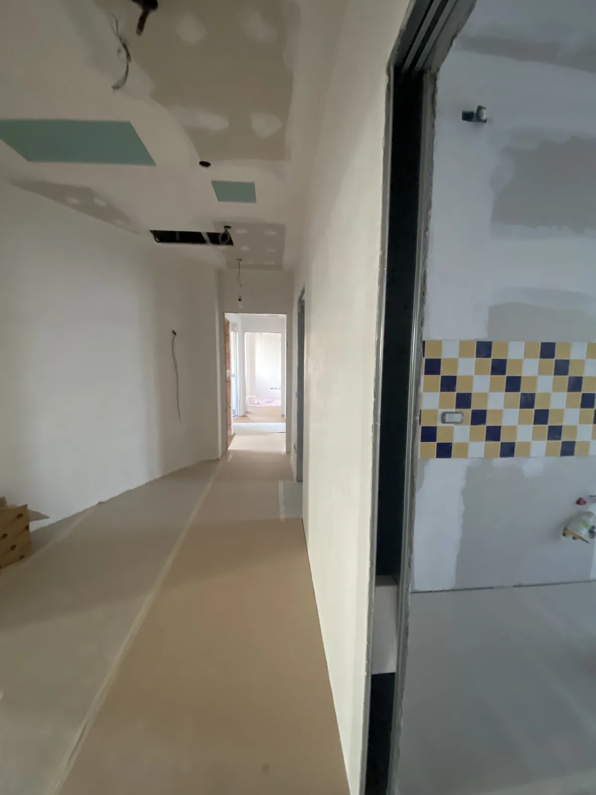 Rifacimento bagno con nuovi rivestimenti — cantiere a Brescia